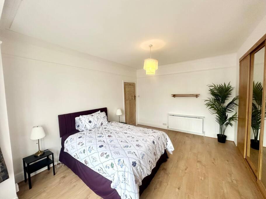 Villa 4 Bed House In Daneby Road,Se6 Catford Esterno foto