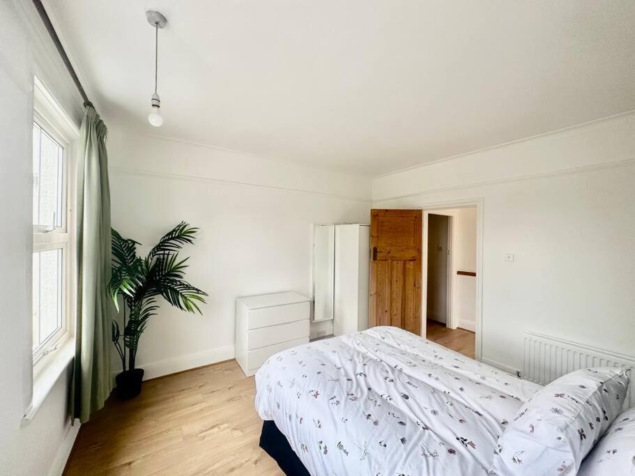 Villa 4 Bed House In Daneby Road,Se6 Catford Esterno foto