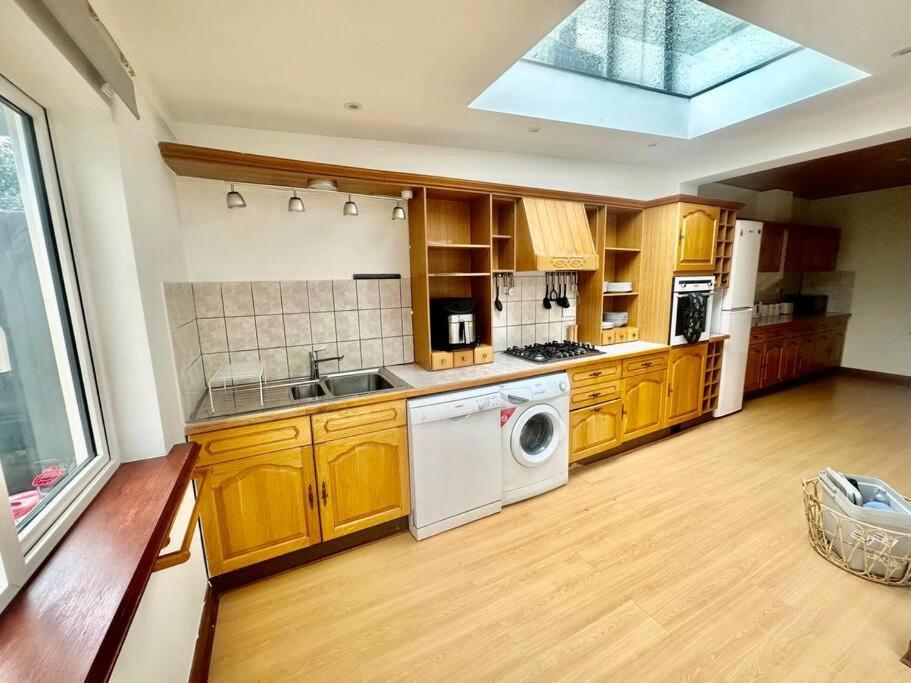 Villa 4 Bed House In Daneby Road,Se6 Catford Esterno foto