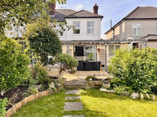 Villa 4 Bed House In Daneby Road,Se6 Catford Esterno foto